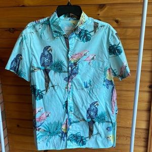 American Eagle Short-Sleeved Button-up Men’s Large